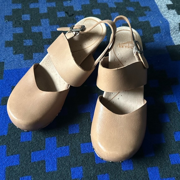Dansko Thea Clog size 36 (6) in like new condition - Picture 5 of 5